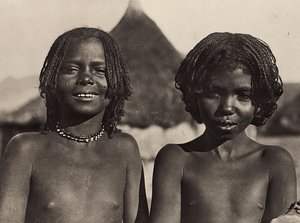 Construir um império na era fascista: Maria Meninas na Eritreia, 09/05/1936 (foto a p/b)