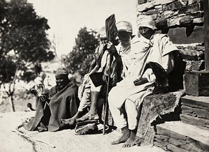 Construir um império na era fascista: Nativos de Meschin, 09/05/1936 (foto a p/b) de Modestino Baldinetti