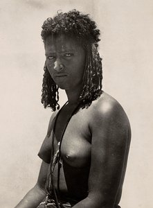 Construindo um Império na era fascista: uma mulher Bilen, 09/05/1936 (foto a p/b)