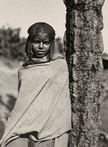 Construindo um Império na era fascista: uma mulher da tribo Bilen, 09/05/1936 (foto a p/b) de Modestino Baldinetti