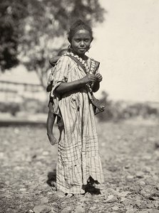 Construindo um Império na Era Fascista: uma menina abissínia, 09/05/1936 (foto a p/b) de Modestino Baldinetti