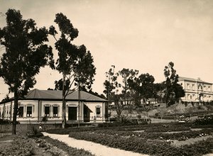 Construir um império na era fascista: círculo de oficiais em Asmara, 09/05/1936 (foto a p/b) de Modestino Baldinetti
