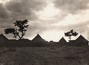 Construir um império na era fascista: pôr do sol em Mai Zaghenà, 09/05/1936 (foto a p/b) de Modestino Baldinetti