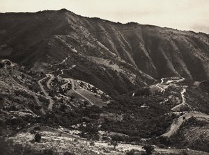 Construir um império na era fascista: a estrada nas colinas Massaua-Asmara, 09/05/1936 (foto a p/b) de Modestino Baldinetti