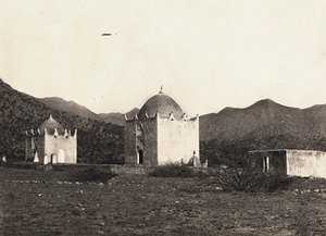 Construir um império na era fascista: túmulo de muçulmanos santos, 09/05/1936 (foto a p/b) de Modestino Baldinetti