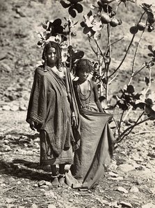Construindo um Império na era fascista: duas meninas Mària, 09051936 de Modestino Baldinetti