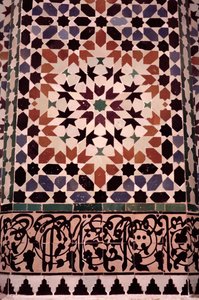 O muro inferior do pátio principal, construído pelos saadianos em 1565 (azulejo zellij) (detalhe de 186515)