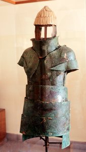 Capacete de Presa de Cuirass e Javali (bronze e presa)
