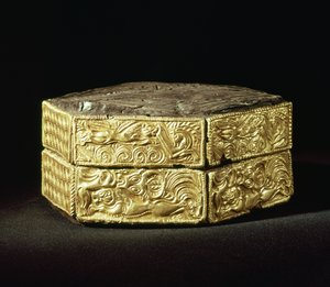 Paxis hexagonais decorados com animais, do Túmulo V, Círculo Grave A, Micenas (madeira e ouro)