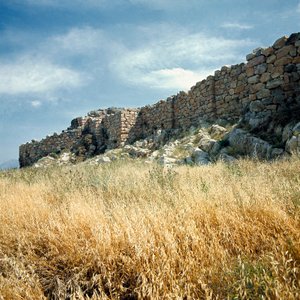Arte micénica: vista das ruínas da muralha da cidade de Tirynthe, construída por volta de 1200 a.C. Grécia de Mycenaean