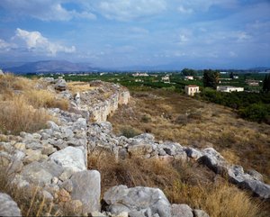 Ruínas da fortaleza da cidadela: local da antiga cidade de Tirynthe, por volta de 1200 AC. Grécia de Mycenaean
