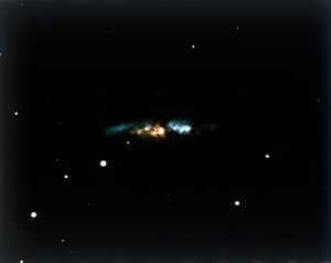 Galáxia do charuto na Ursa Maior. de NASA Images