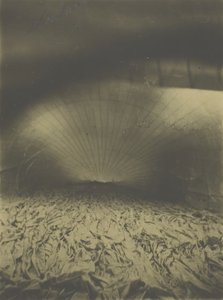 Interior do Le Géant Inflating, 1863. de Nadar