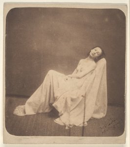 [Modelo sentado, parcialmente drapeado] de Nadar