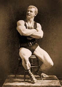 Eugen Sandow, na clássica pose greco-romana antiga, c.1893 de Napoleon Sarony