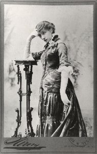 Retrato de Sarah Bernhardt (1844-1923) tirado nos Estados Unidos (foto a p/b) de Napoleon Sarony