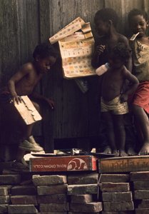 Filhos de uma família carente em Beulah, MS, uma cidade do Delta do Mississippi que cresceu como um r...