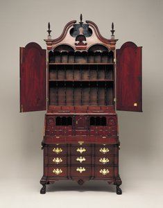 Mesa e estante de livros, c.1770-76 (mogno, pinho amarelo do sul, pinho branco oriental, choupo amarelo e latão) de Nathaniel Gould