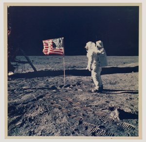 Buzz Aldrin e a bandeira dos EUA na Lua