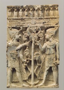 Placa de móveis esculpida em alto relevo com duas figuras egípcias flanqueando uma árvore voluta, do século 9 a 8 a.C. (marfim) de Neo Assyrian