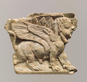 Placa de móveis esculpida em relevo com esfinge, séculos c.9-8 aC (marfim) de Neo Assyrian