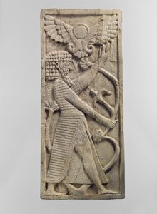 Placa de móveis esculpida em relevo com uma figura masculina segurando uma árvore, c. 8º século AC (marfim)