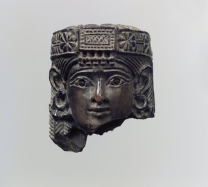 Cabeça de figura feminina, século VIII aC (marfim) de Neo Assyrian