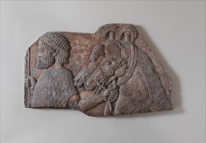 Noivo estrangeiro em procissão tributária, c.721-05 aC (gipsita alabastro)