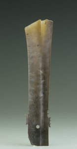 Formão bifurcado (zhang), Cultura Qijia, c.2500-2000 aC (jade) de Neolithic Period Chinese School