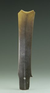 Formão bifurcado (zhang), Cultura Qijia, c.2500-2000 aC (jade) de Neolithic Period Chinese School