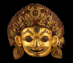 Cabeça de Bhairava, século XVI (cobre dourado pintado e cristal de rocha) de Nepalese School