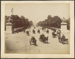 Paris: Avenue des Champs-Elysées