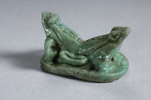 Scaraboid de dois Frogs conjunta, 18-19th dinastia, 1540-1186 aC (faiança) (ver 270367 para o lado de baixo)