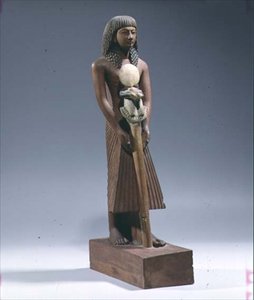 Portador padrão com cabeça de carneiro (madeira de carioca pintada) de New Kingdom Egyptian