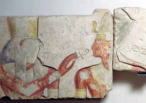O Encontro do Faraó e Hórus, detalhe de um friso representando Ramsés II (1298-32 aC) entre os deuses, de Abidos, c.1275 aC (pedra pintada) de New Kingdom Egyptian