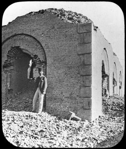 As ruínas do túmulo de Mahdis em Omdurman, Sudão, c1898