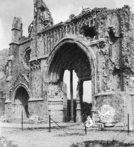 Ruínas da catedral, Ypres, Bélgica, Primeira Guerra Mundial, c1914-c1918