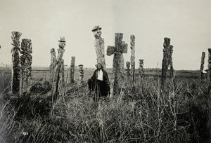 Oração no cemitério, Araucano, Chile (impressão em gelatina) de Oder W. Heffer