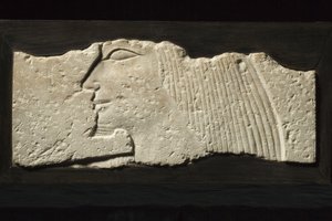 Fragmento de alívio, 5ª a 6ª Dinastia, 2454-2140 aC (calcário)