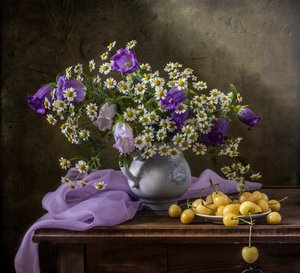 Margaridas e cerejas amarelas