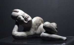 Estatueta olmeca deitada com rosto de bebê, Villa Nueva