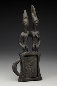 Caixa do espelho, antes de 1938 (madeira e espelho) de Olowe of Ise