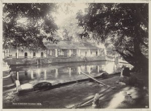 Balneário com galeria, possivelmente em Surabaya