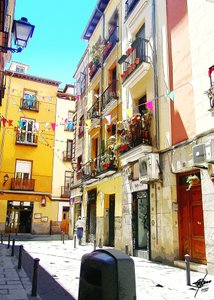 Rua europeia colorida de Osvaldo Russo