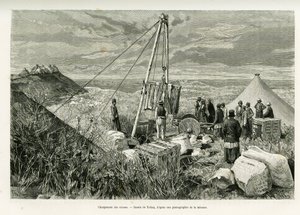 Carregando as caixas de escavações arqueológicas, Pérsia. Gravado por Tofani, para ilustrar a história A Suse de Oswaldo Tofani