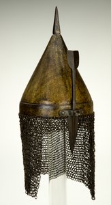 Capacete, talvez do século 16, modificado no século 19 (ferro russeteado com douramento) de Ottoman School