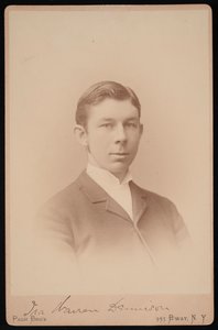 Retrato de Ira Warren Dennison, entre 1891 e 1893. de Pach Bros