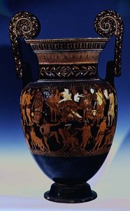 Cratera de sótão, decorada com uma cena de actores e músicos que se preparam para uma actuação perante Baco e Ariadne, grego, de Ruvo, século V a.C. (cerâmica) (ver também 119445-7) de Painter Pronomos
