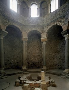 Arte Paleocristã: vista do interior do batistério, século V. Frejus (Var) de Paleo Christian