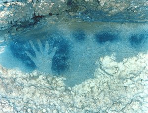 Estêncil de mão, da parte superior do Painel do Cavalo Pintado, Paleolítico Superior Tardio, cultura Solutreana, c.22000-18000 aC (foto)